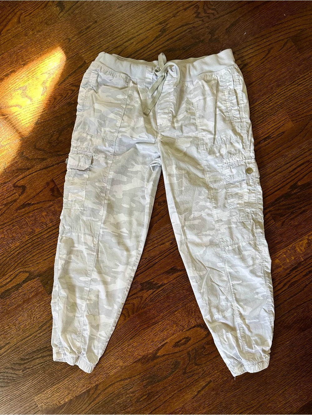 DKNY Sport Light Gray Camo Cargo Jogger Pants, Woman’s Med. NWOT